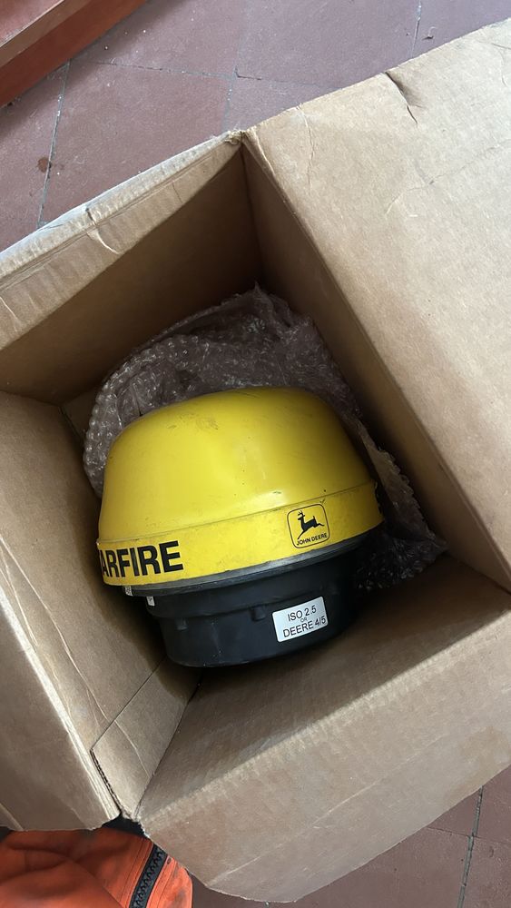 antenne  gps jhon Deer 1 02160 Pontavert