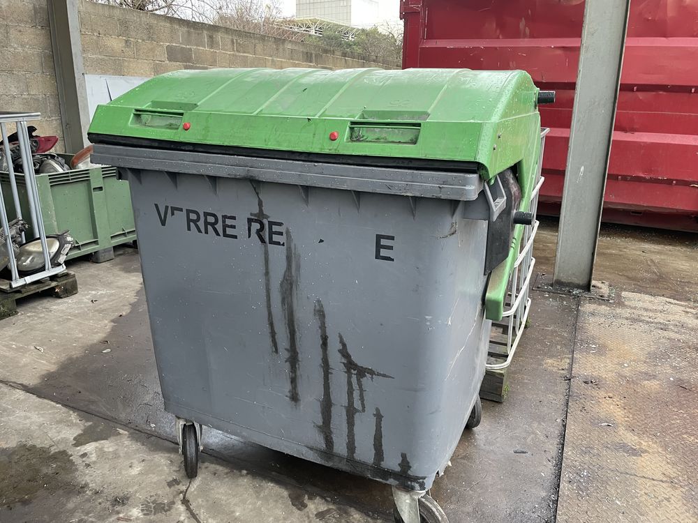 CONTENEUR A DECHETS 100 78955 Carri�res-sous-poissy