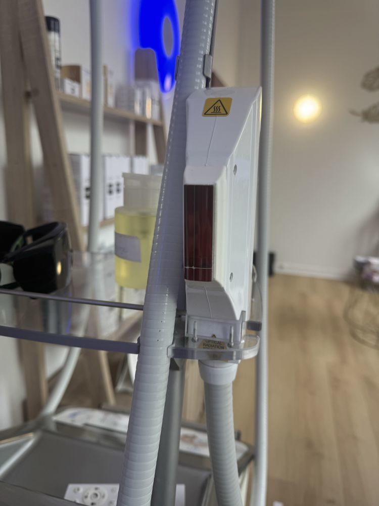 Machine esth&eacute;tique lumi&egrave;re puls&eacute;e Ariane 12000 95220 Herblay