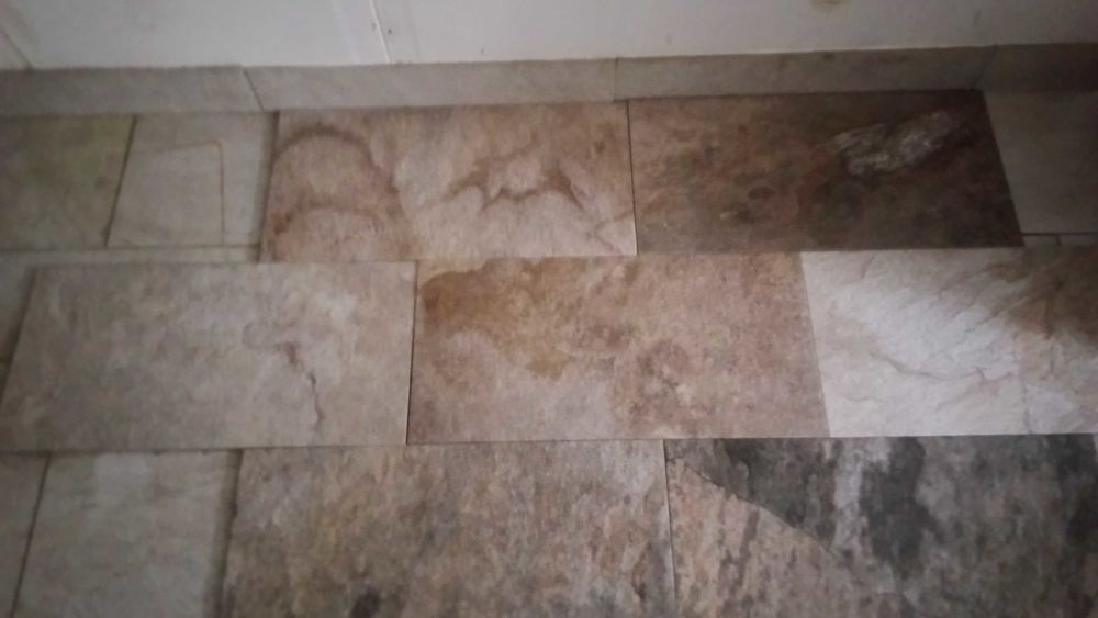 &agrave;�+bande.+Soixante+m&egrave;tres+carr&eacute;s+de+carlage.+Avec+colle+et+colle+&agrave; +joindre 900 34340 Marseillan