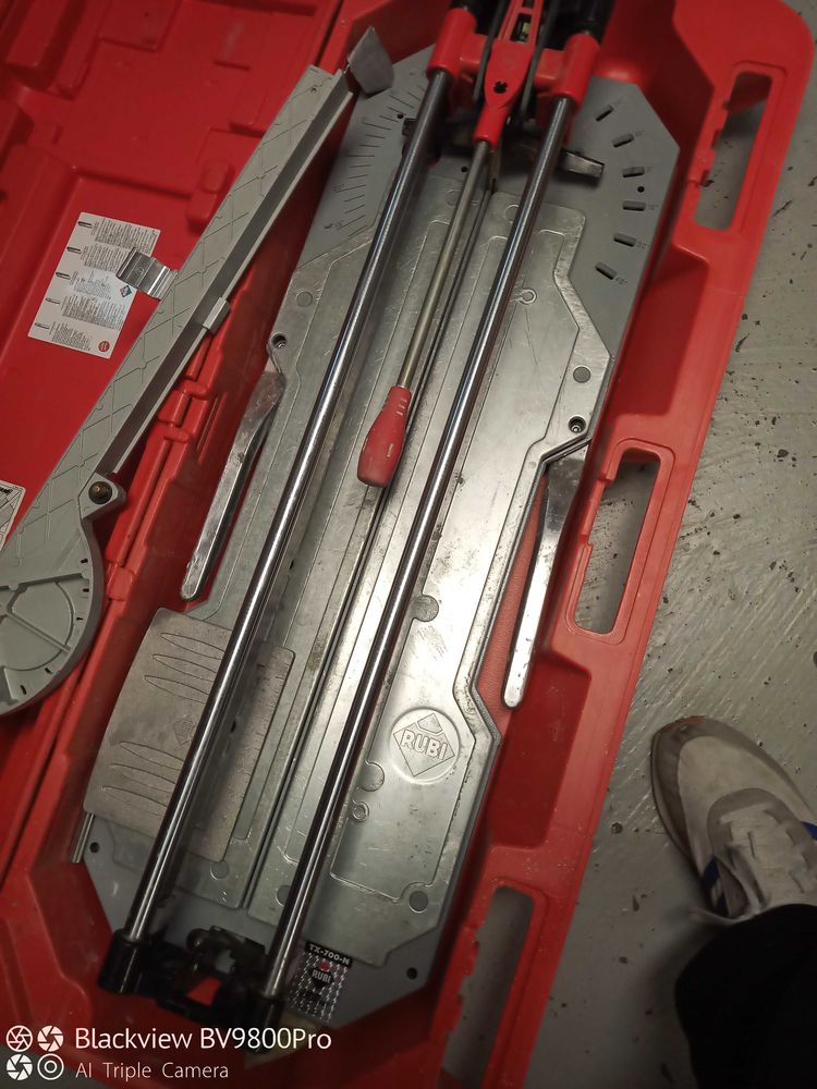 Machine+&agrave;  +d&eacute;couper+les+carrelages,+&eacute;tat+neuf,+longueur+de+coupe+de+70+&agrave;  +80cm 180 94800 Villejuif