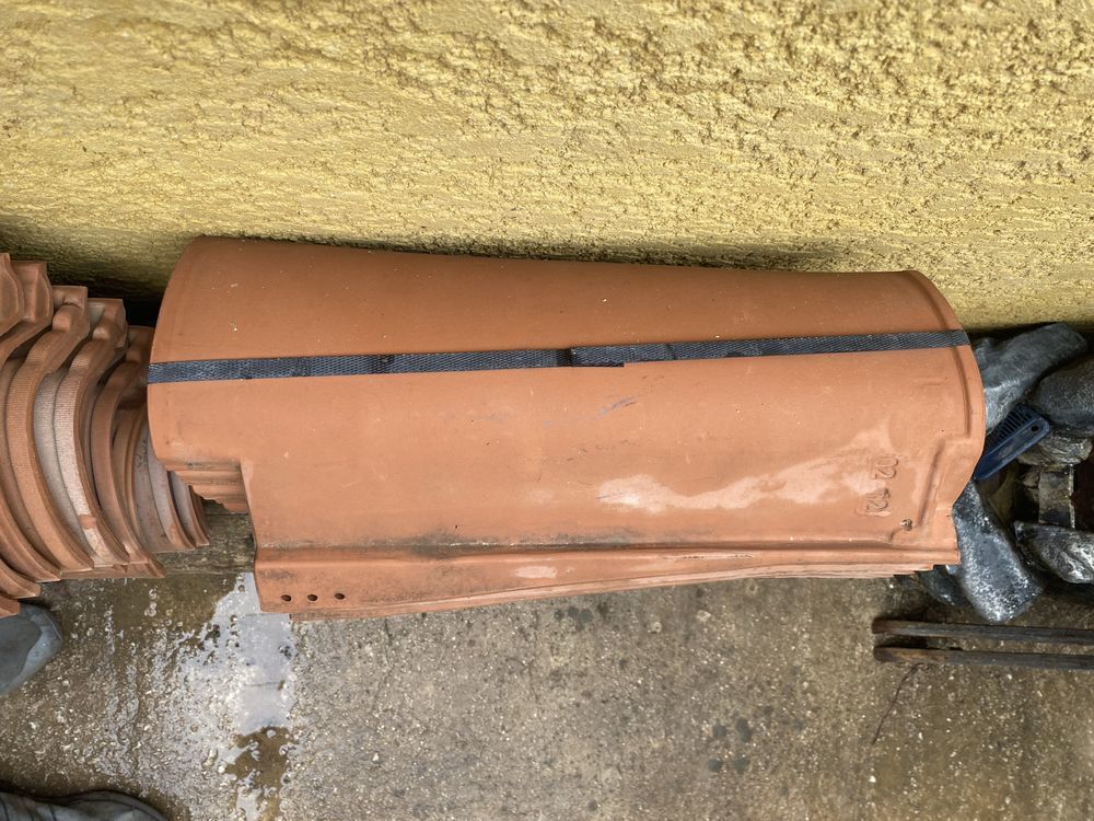 tuiles de rives et demi-tuiles. 175 34400 Lunel