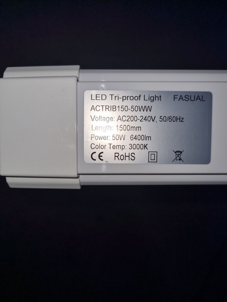 Lot 80 divers luminaires LED lin&eacute;aires PRO neufs 900 92320 Ch�tillon