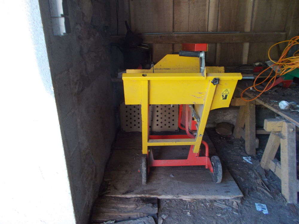 scie circulaire &eacute;lectrique RABAUD 900 63700 Durmignat