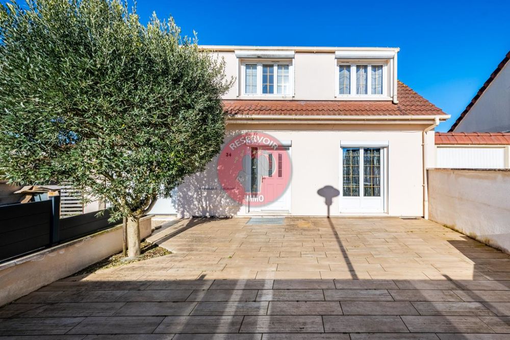 Maison Mitoyenne par un garage - Maison de 100 m² avec s....