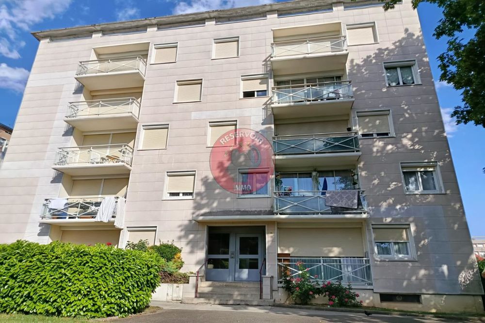 Proximité de toutes commodités et du tram, situé au 3ème....