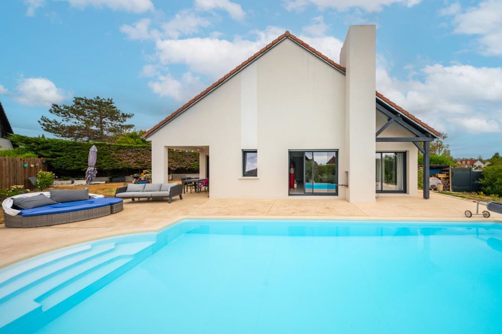 Maison à vendre à Daix, en parfait état, comprenant une ....