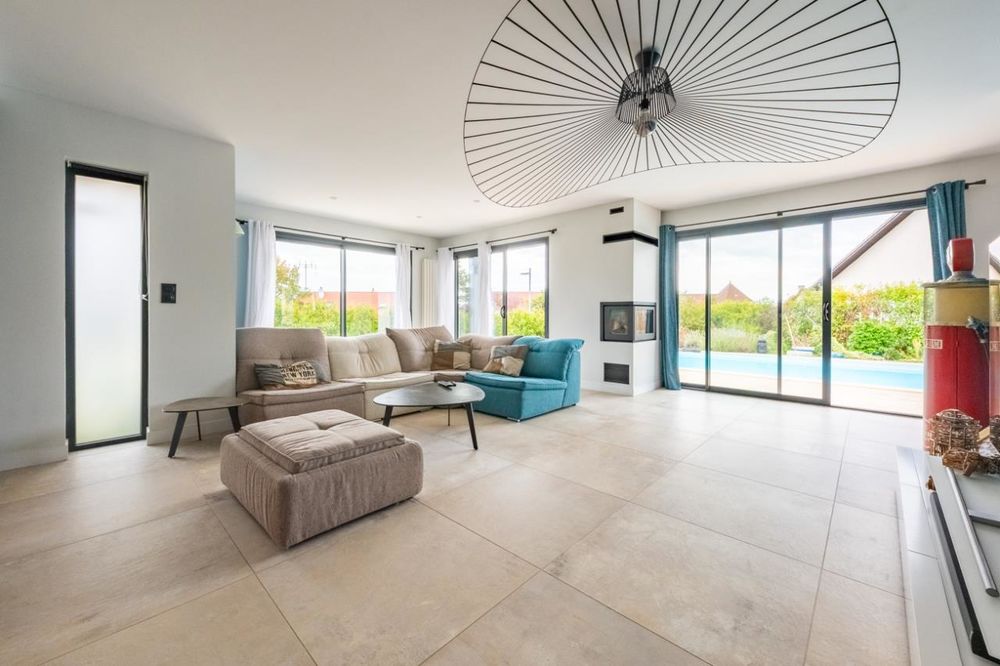 Maison à vendre à Daix, en parfait état, comprenant une ....