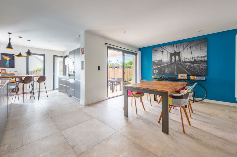 Maison à vendre à Daix, en parfait état, comprenant une ....