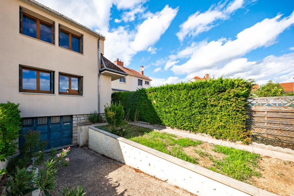 Maison à vendre à Marsannay la cote comprenant une entré....