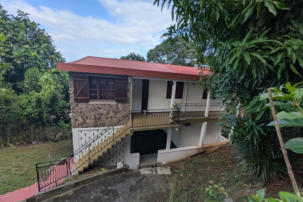 En MARTINIQUE - Le Marigot - GRANDE MAISON A VENDRE - GR....