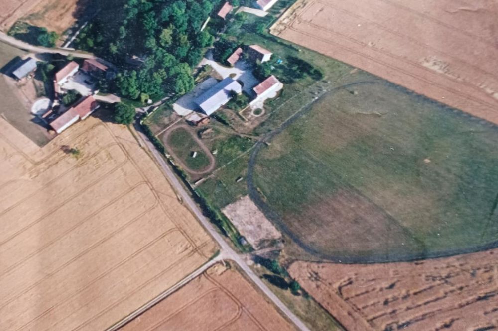 GRANDE PROPRIETE, dans un hameau au calme, PROCHE DIJON,....