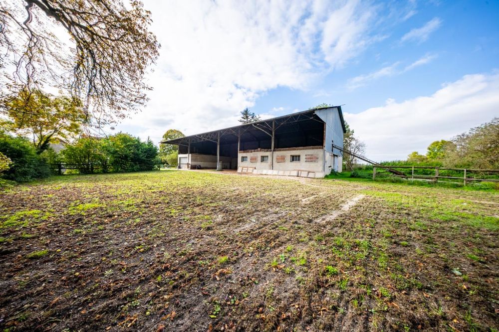 GRANDE PROPRIETE, dans un hameau au calme, PROCHE DIJON,....