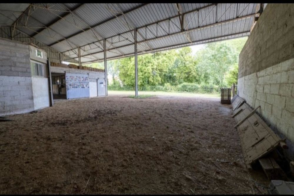 GRANDE PROPRIETE, dans un hameau au calme, PROCHE DIJON,....