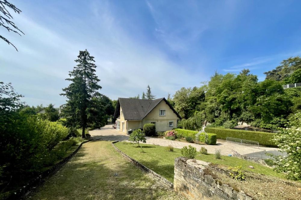 Au CALME entourée de verdure. Dans le vieux Chenôve, Qua....
