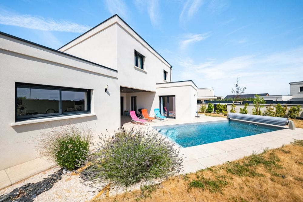 A VENDRE, sur AHUY, RESEAU DIVIA, Belle maison individue....