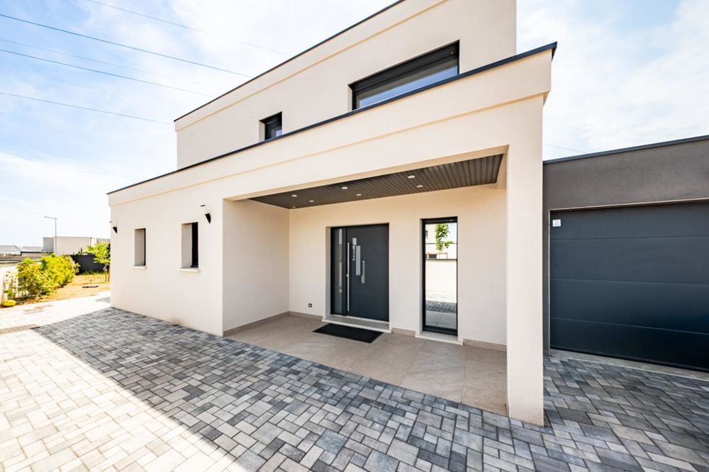 A VENDRE, sur AHUY, RESEAU DIVIA, Belle maison individue....
