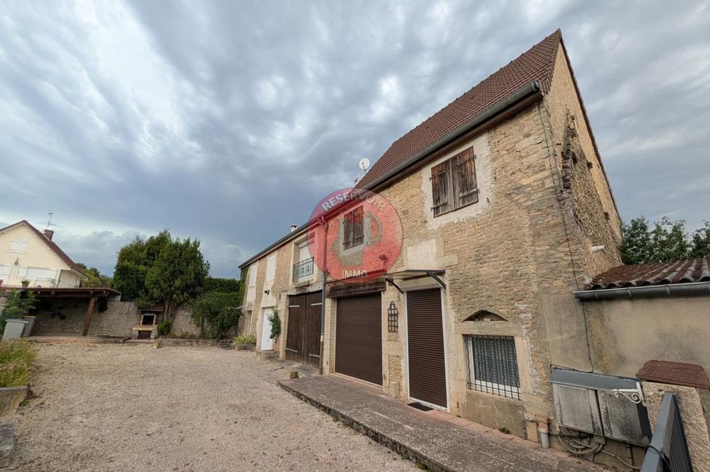 En plein coeur du village d'HAUTEVILLE-LES-DIJON, Réseau ....