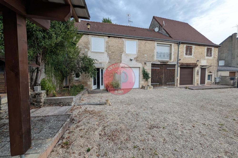 En plein coeur du village d'HAUTEVILLE-LES-DIJON, Réseau ....