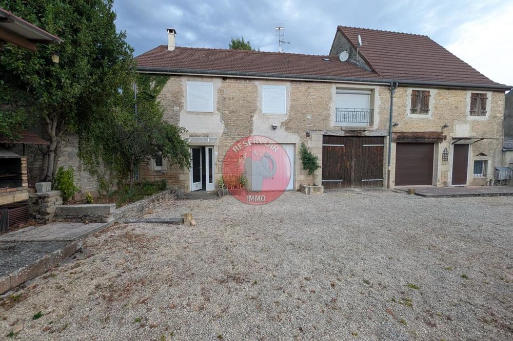 En plein coeur du village d'HAUTEVILLE-LES-DIJON, Réseau ....