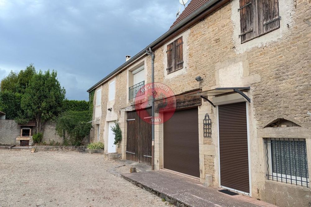 En plein coeur du village d'HAUTEVILLE-LES-DIJON, Réseau ....
