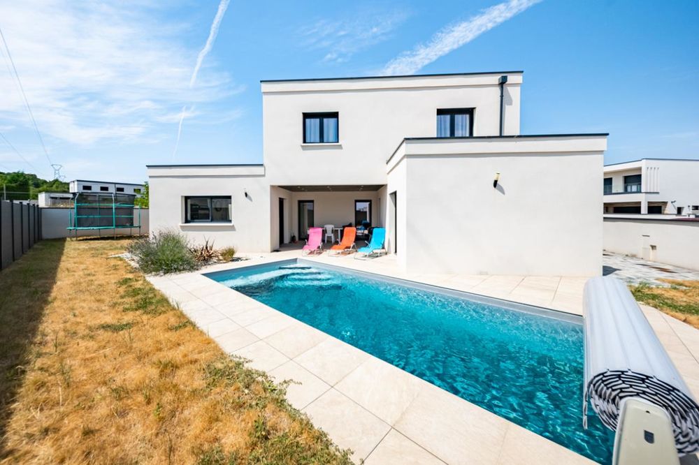 A VENDRE, sur AHUY, RESEAU DIVIA, Belle maison individue....