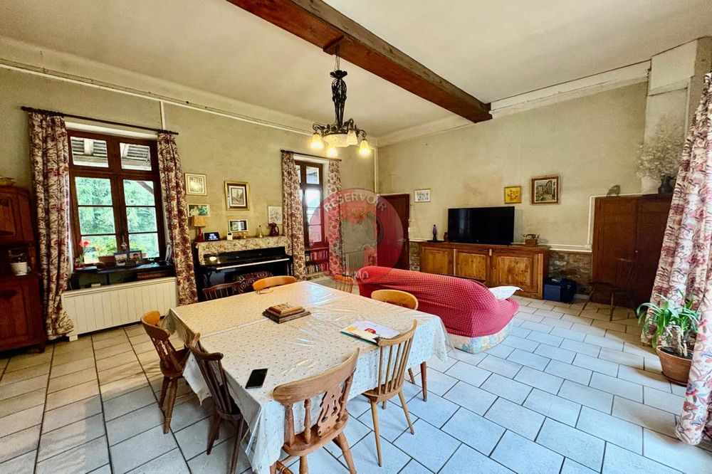 Ancienne école dans le Morvan à rénover, à 2km du Lac de....