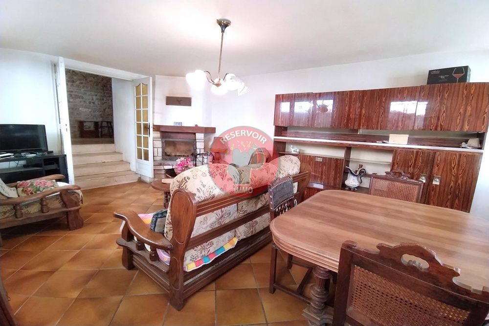 MAISON A VENDRE A MONTBARD. Au calme. Comprenant Salon-s....