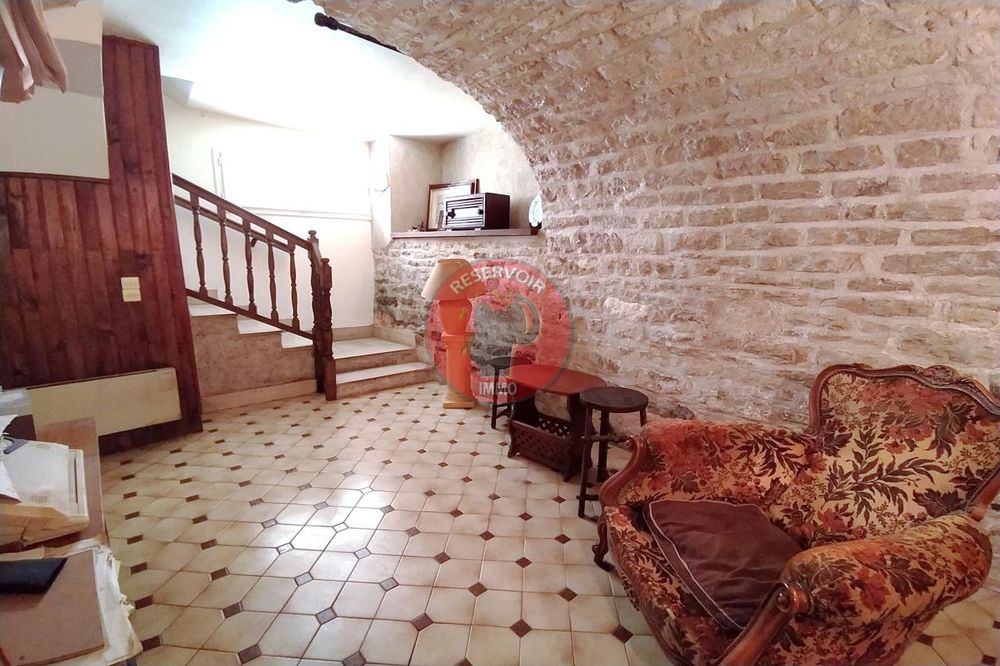 MAISON A VENDRE A MONTBARD. Au calme. Comprenant Salon-s....