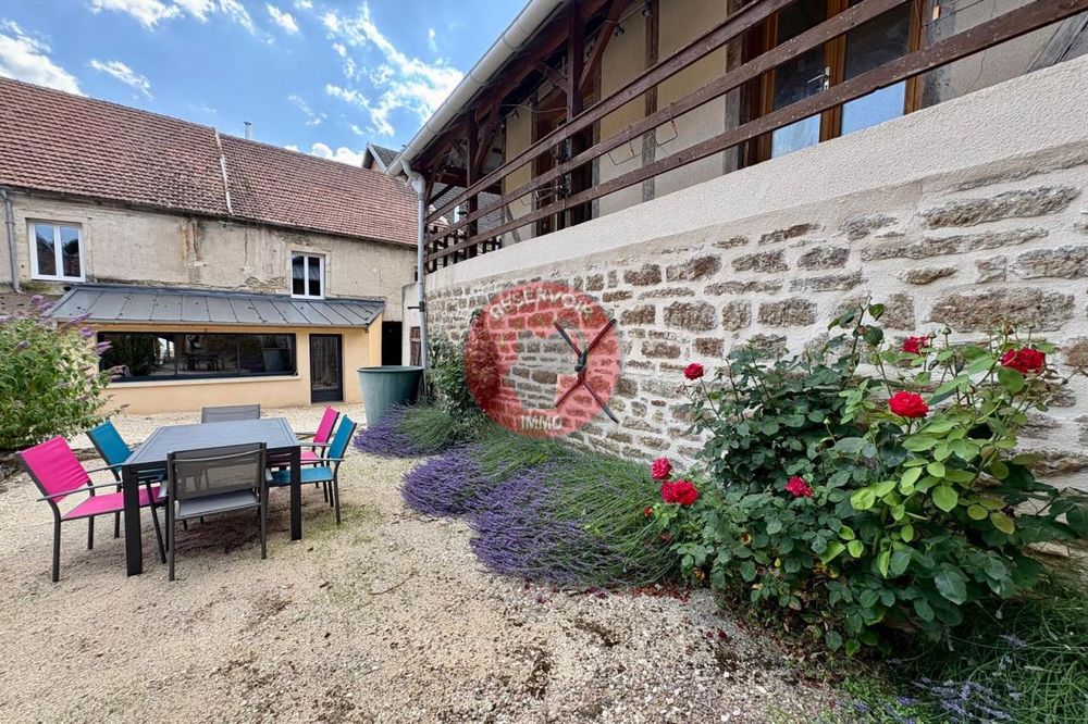 Découvrez cette maison qui allie le confort d'une maison....
