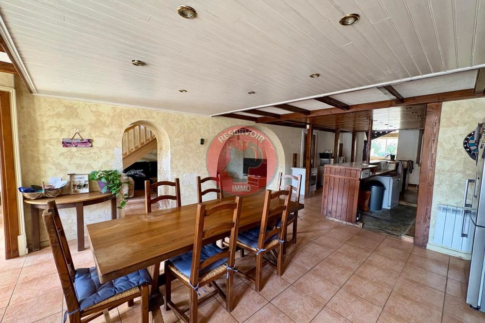 Découvrez cette maison qui allie le confort d'une maison....