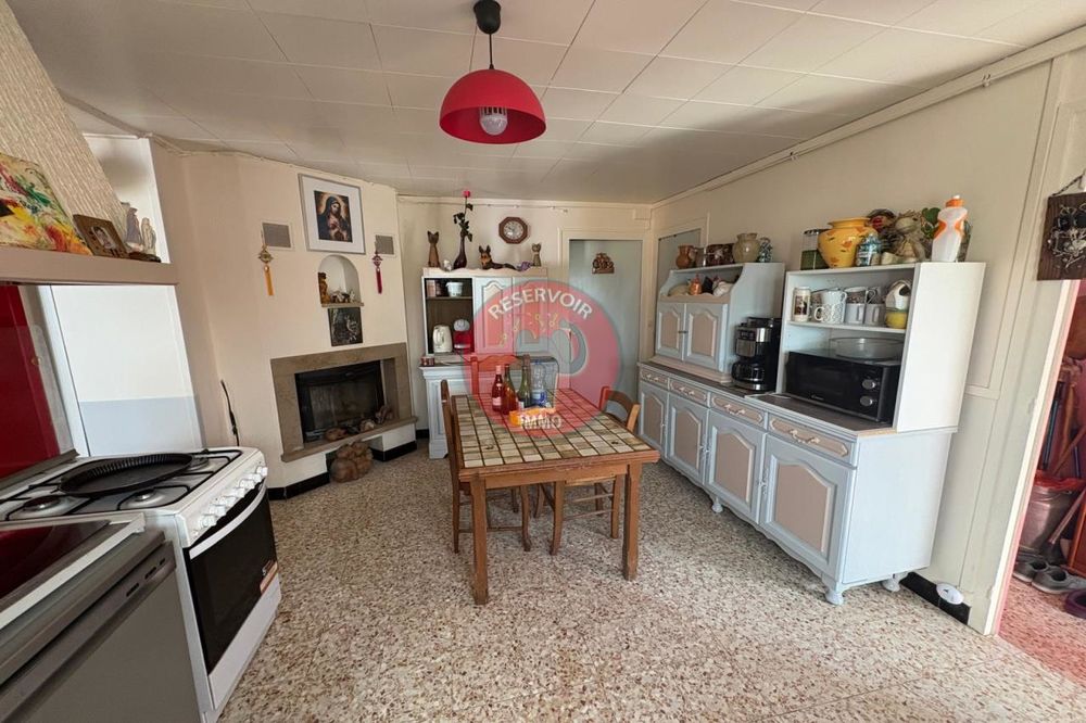Ancienne ferme avec de nombreuses dépendances composée e....