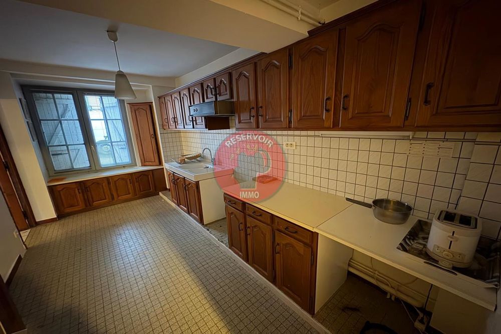 Centre ville de Vitteaux, ensemble immobilier composé d'....