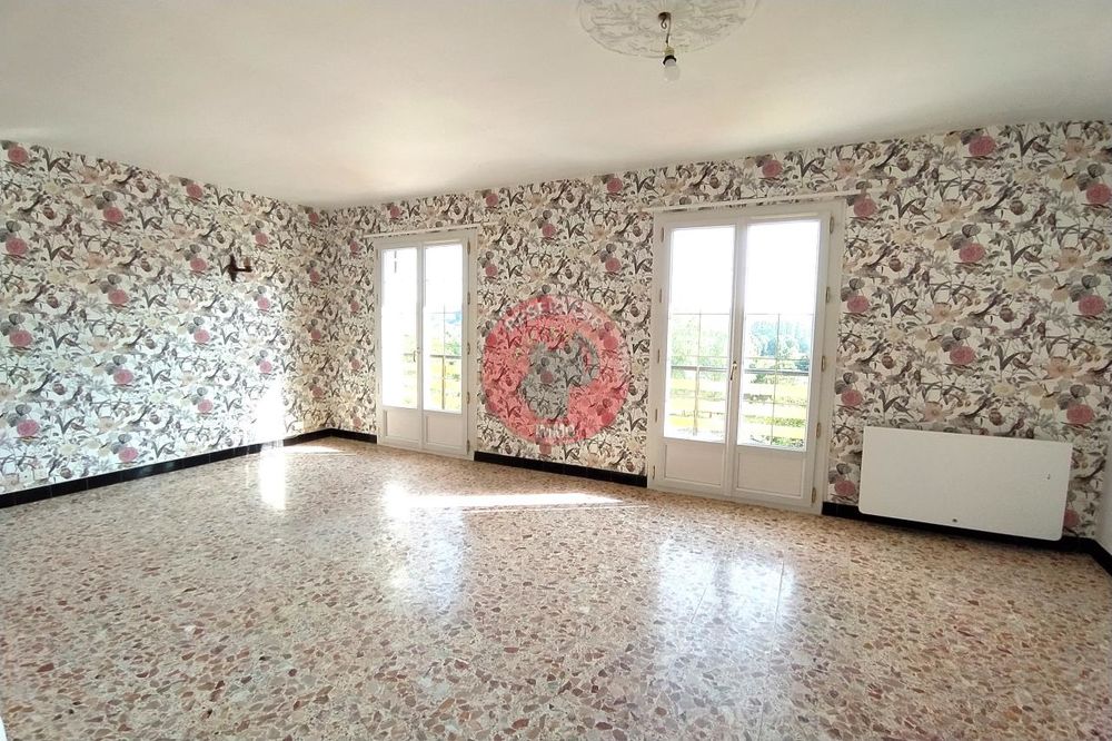 A VENDRE - MAISON A MONTBARD. Maison comprenant : Salon ....