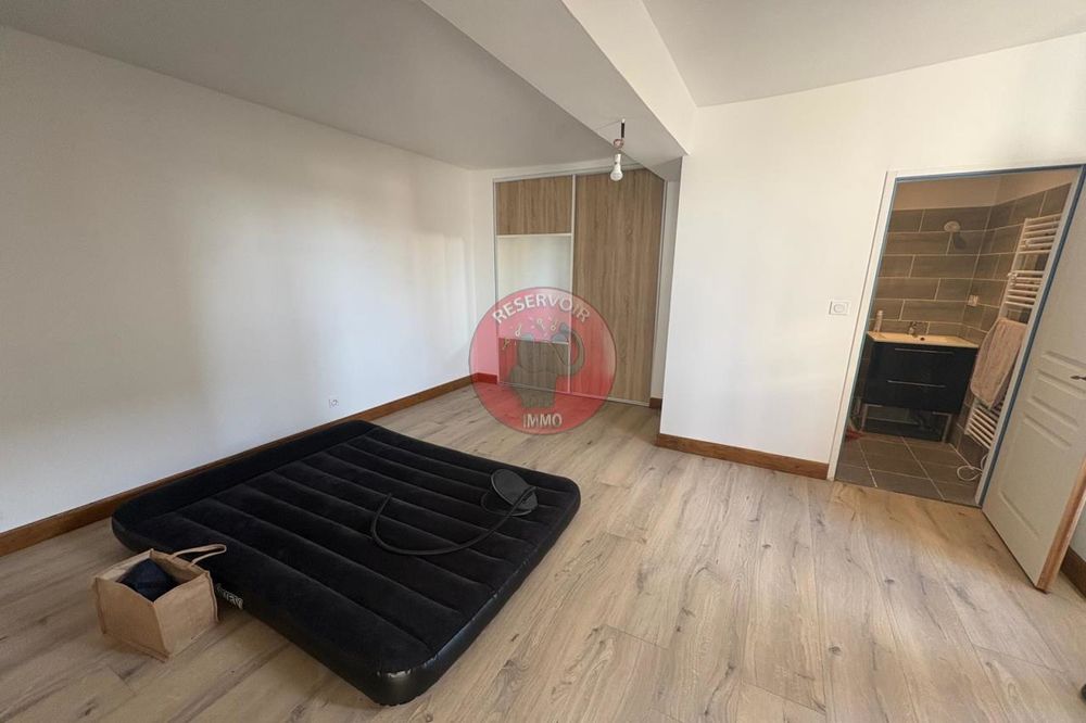 Ensemble immobilier sur plus de 4900 m² de terrain à 10 ....