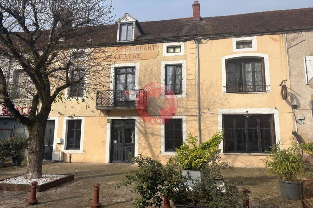 Découvrez cette maison de 240 m² située en plein coeur de....