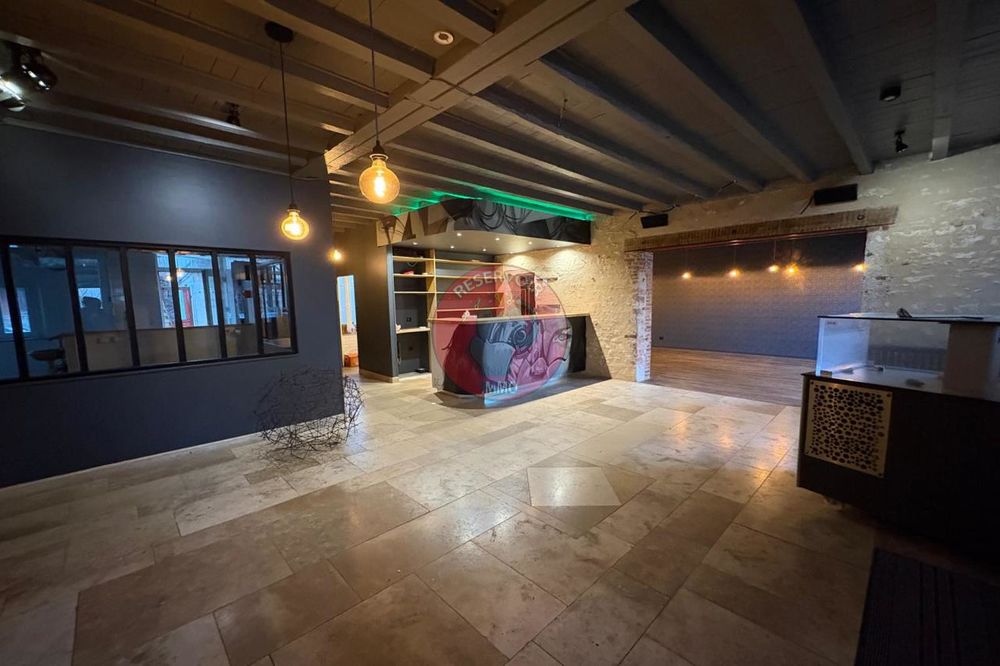 Découvrez cette maison de 240 m² située en plein coeur de....