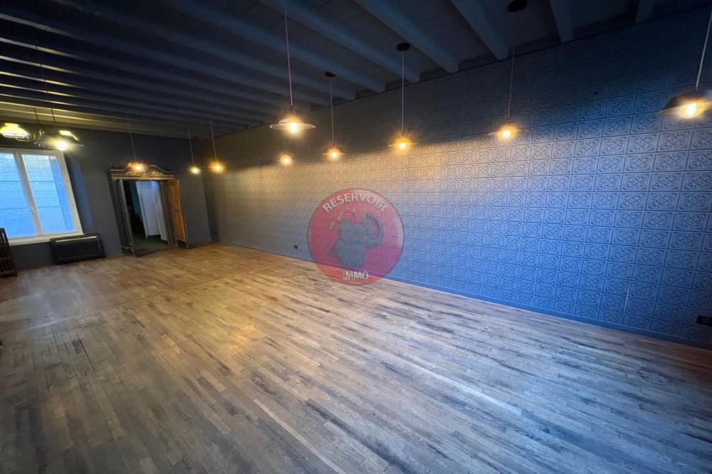 Découvrez cette maison de 240 m² située en plein coeur de....