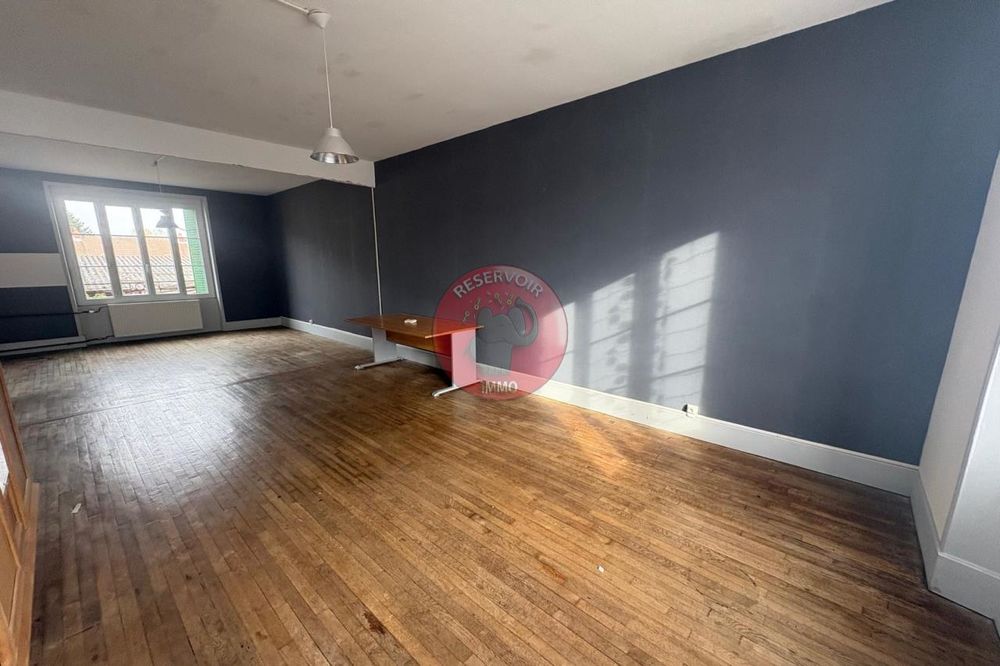 Découvrez cette maison de 240 m² située en plein coeur de....