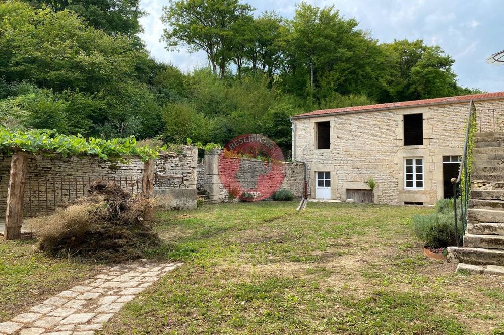 ENSEMBLE MAISON ET GRANGE A VENDRE - A 12 MIN DE MONTBA....