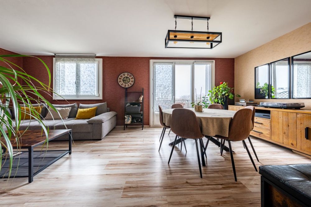 DIJON BOURROCHES/ EIFFEL: Dans une copropriété ravalée r....