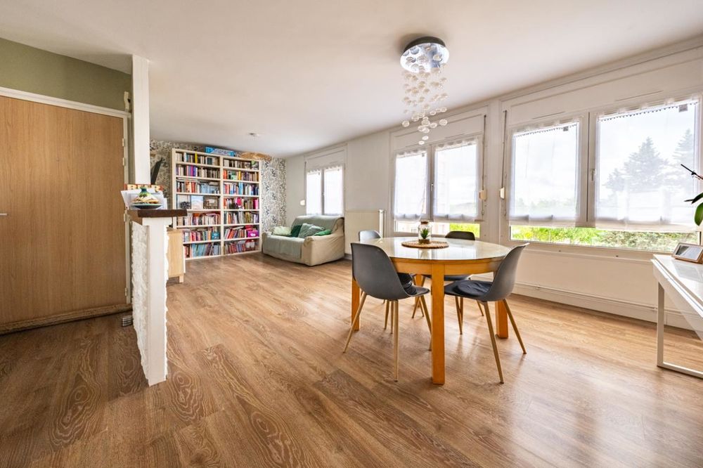 MONTMUZARD/PROCHE CHU : Appartement de type 4 traversant....