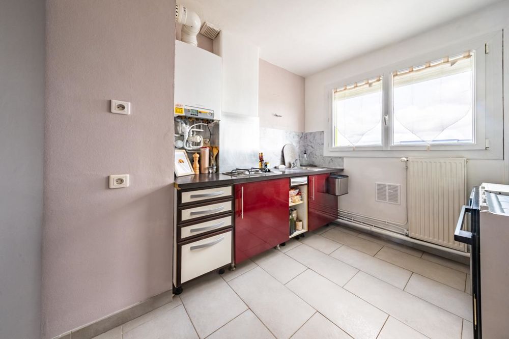 MONTMUZARD/PROCHE CHU : Appartement de type 4 traversant....