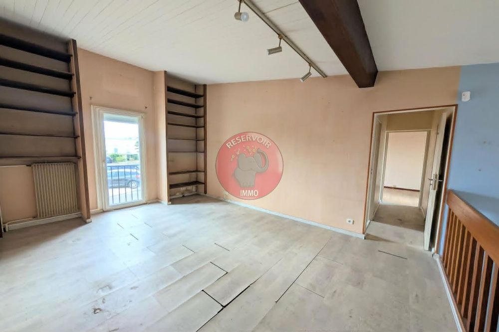 Au calme dans une impasse, maison comprenant : Entrée....