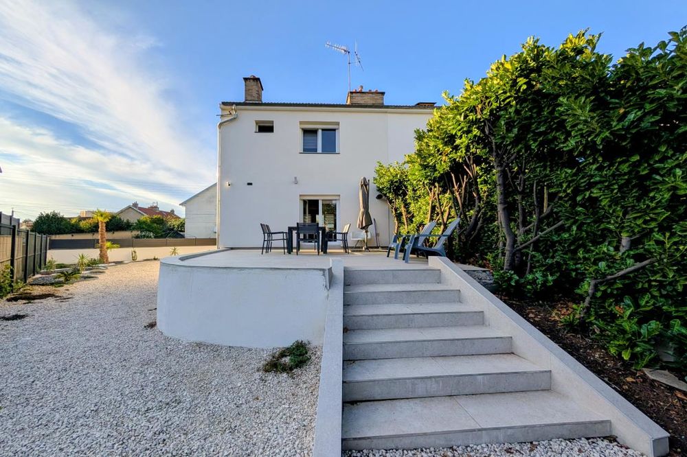 Quartier des Bourroches : Maison familiale mitoyenne d'u....