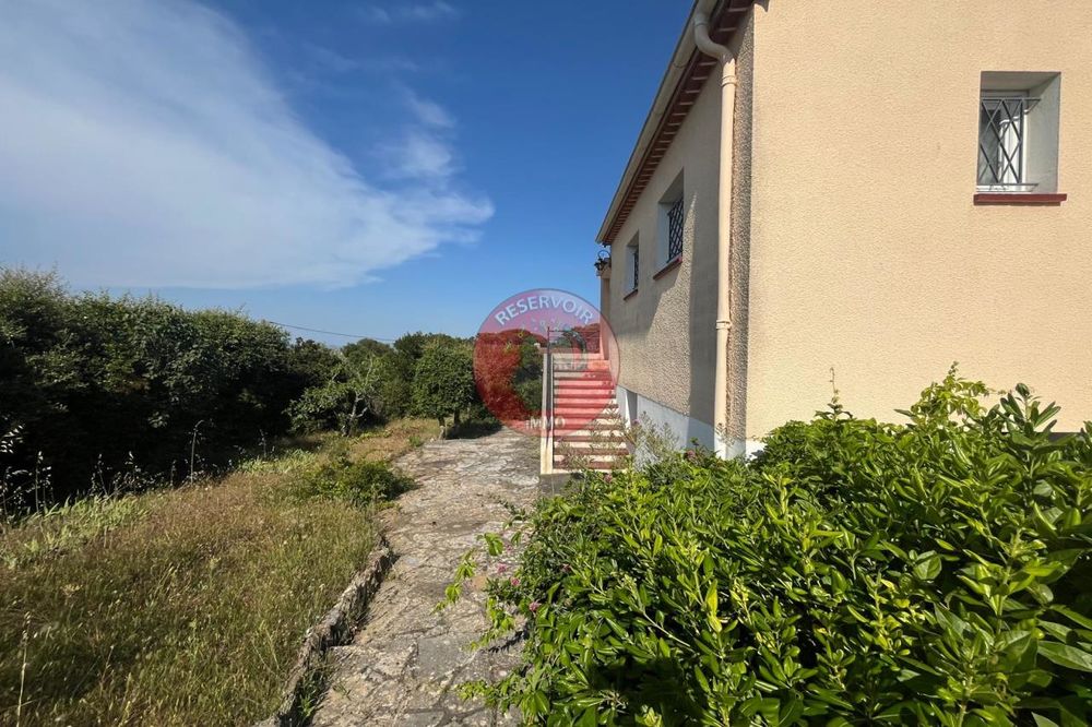 Villa à rénover avec fort potentiel  Vue mer  Calme ab....