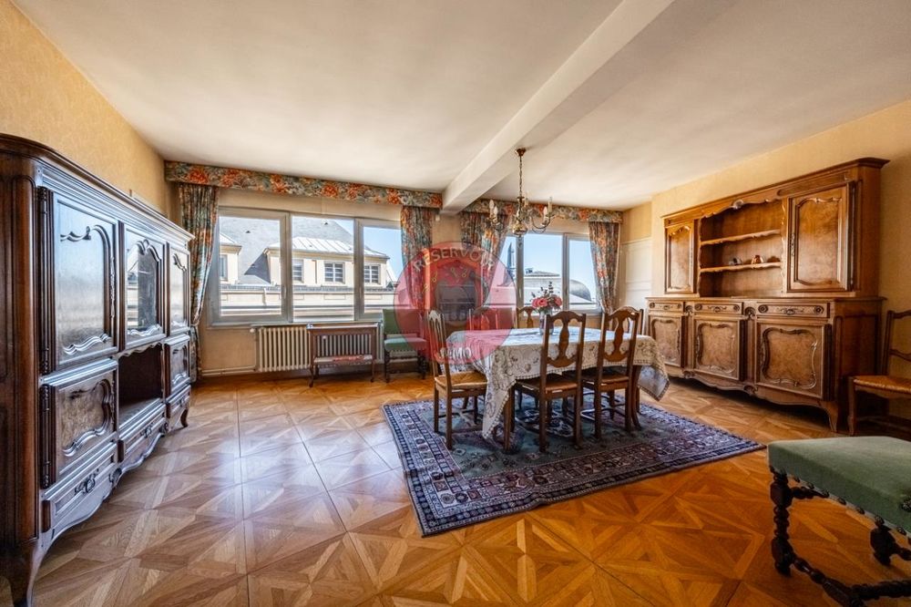 Appartement traversant et lumineux de 139 m²  Hyper cen....