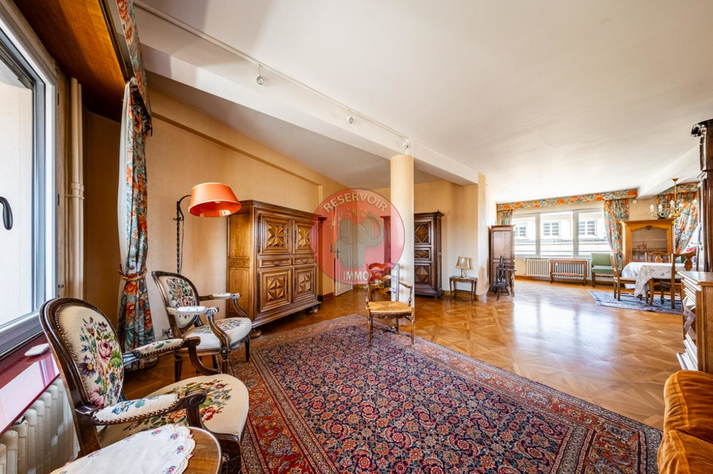 Appartement traversant et lumineux de 139 m²  Hyper cen....