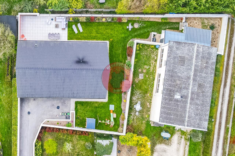 Située dans un quartier calme et particulièrement recher....