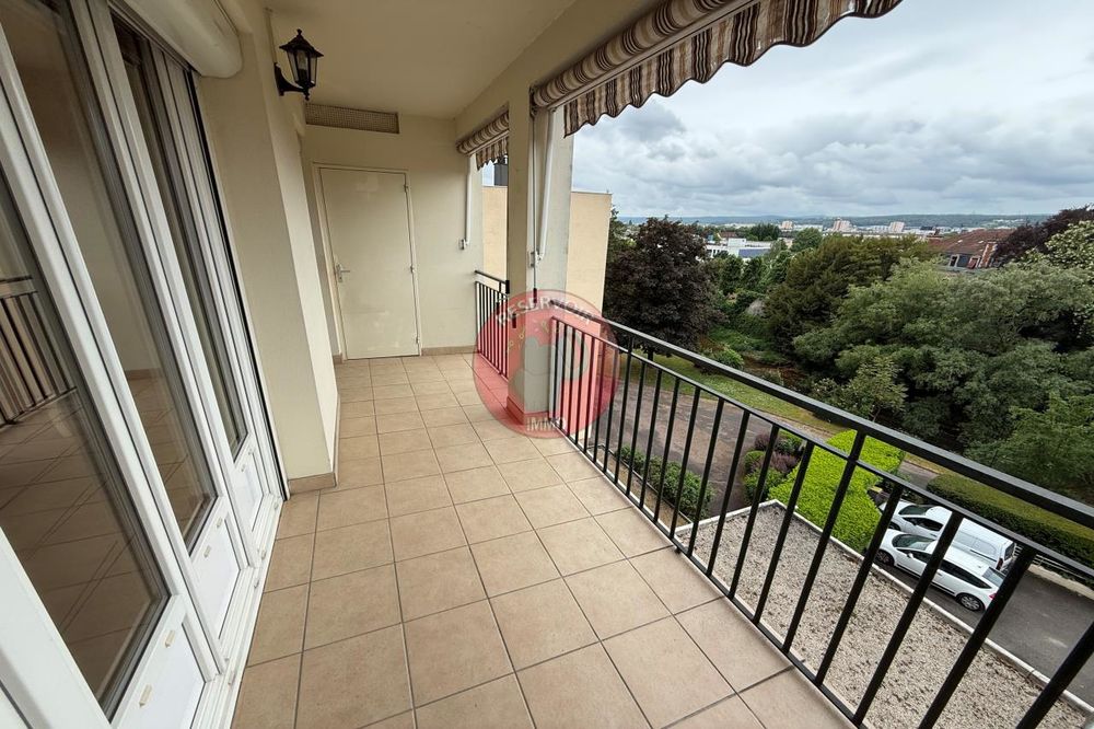 Appartement T4 avec balcon, garage et parkings – Proche ....